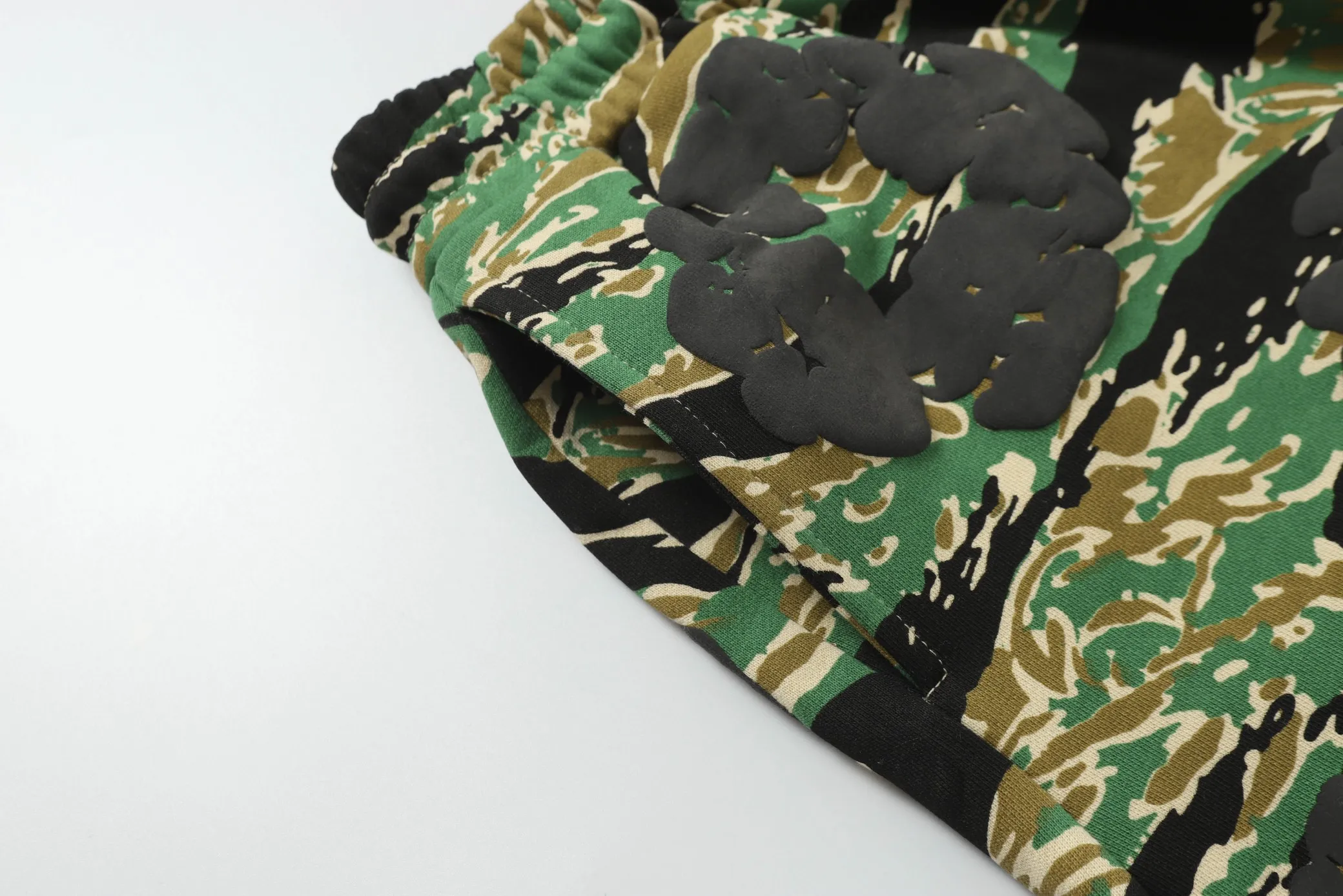 8208# DENIM TEARS Kapok European and American trendy brand high-quality foam flocking camouflage printed shorts Color Camouflage blue Camouflage powder Camouflage gray Camouflage apricot Camouflage green Size S-XL